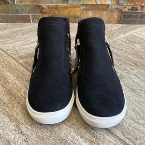 Madden girl wedgie sneaker black suede